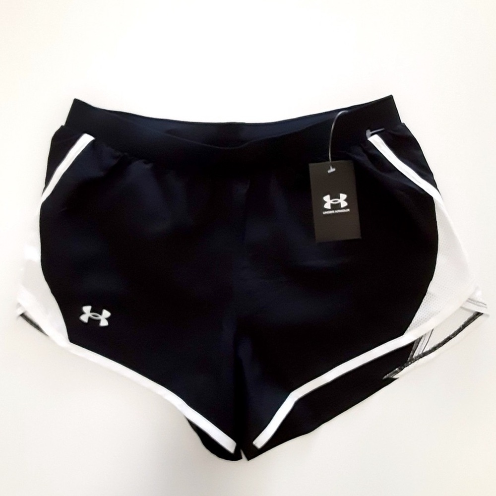 Under Armour Women's Athletic Shorts in Black and White ( M )
